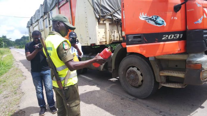 Des camionneurs bloquent la circulation à Elat, à 30km de Yaoundé