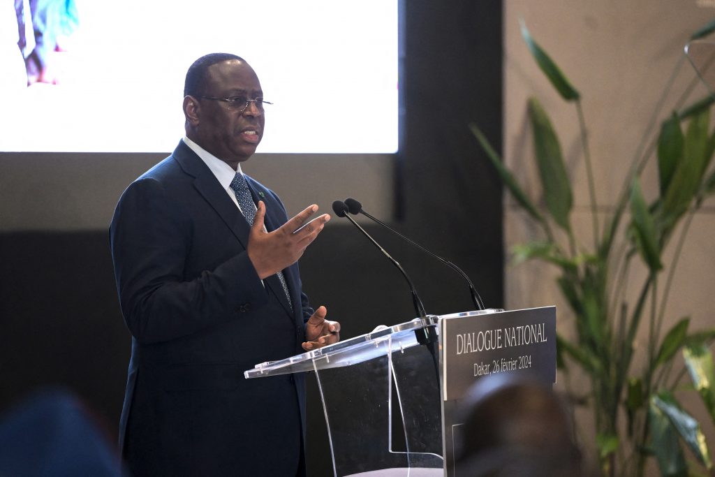 Sénégal: le président Sall toujours en quête de date pour la présidentielle, Magazine Pages Jaunes
