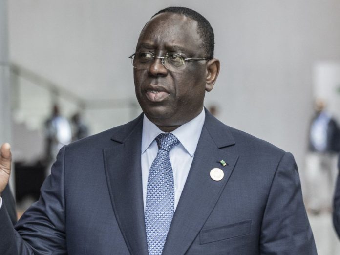 Présidentielle au Sénégal : Macky Sall reporte les élections