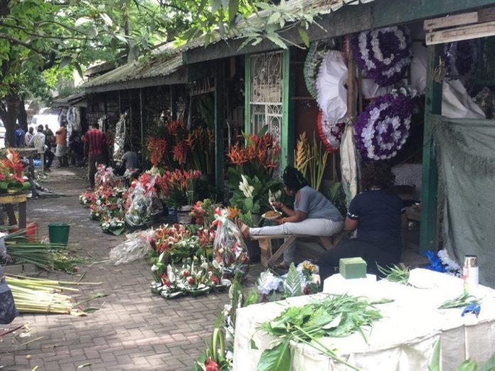Marché aux fleurs de Douala : lieu de promotion de l’art artisanal
