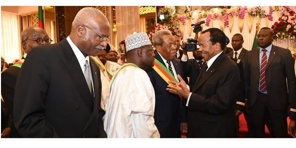 L’Assemblée nationale et le Sénat à l’arrêt.