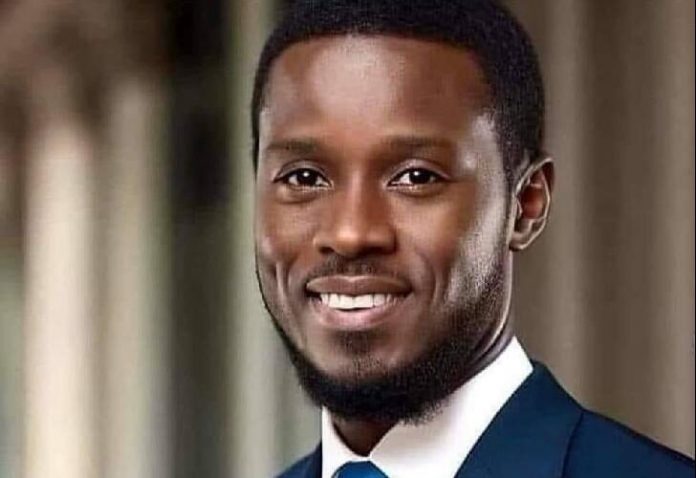 Sénégal: le candidat antisystème proche d’une victoire aux airs de séisme politique