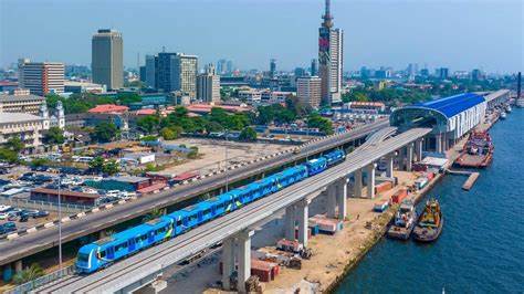 Nigeria : le président Bola Tinubu inaugure la deuxième ligne du train urbain de Lagos