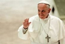 Le "drapeau blanc" de la discorde : la diplomatie vaticane brouillée