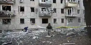 Plusieurs frappes russes font au moins trois morts en Ukraine