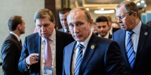 Poutine ignore la revendication de l'EI pour bâillonner les critiques