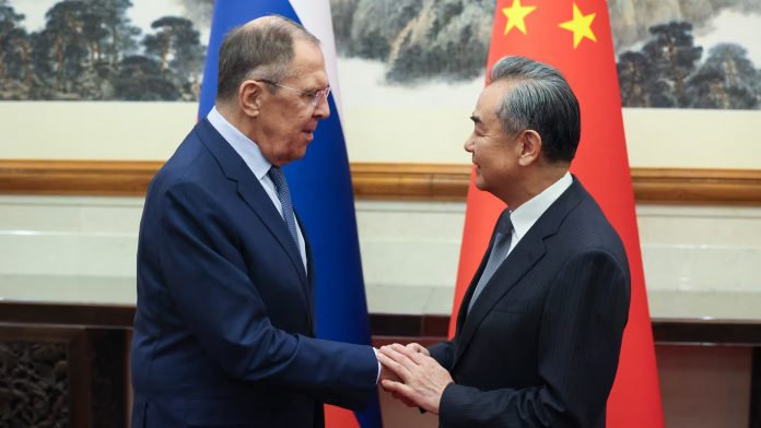 La Chine dit à Lavrov vouloir « renforcer la coopération stratégique » avec la Russie