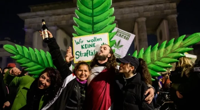Le cannabis récréatif devient légal en Allemagne malgré les critiques