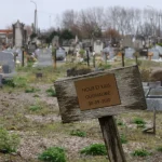 Tombes de migrants près de la Manche et un combat contre l'oubli