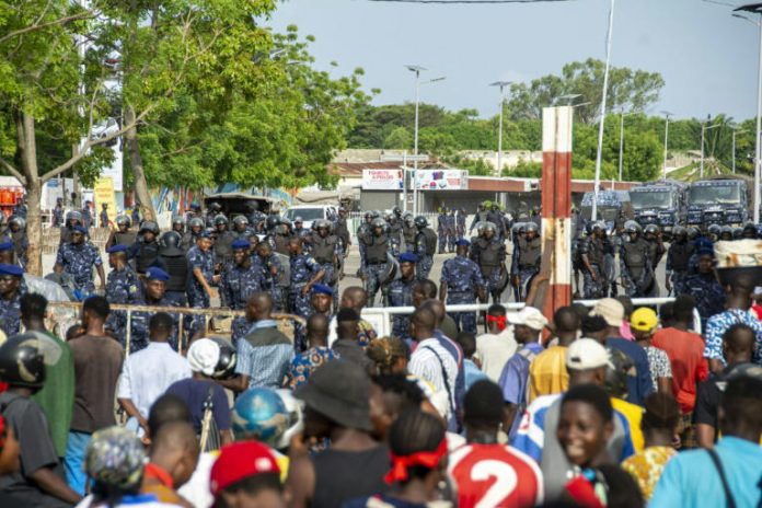 Bénin: gaz lacrymogènes pour disperser une manifestation contre le coût de la vie