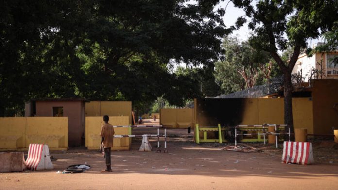 Burkina: trois diplomates français expulsés pour « activités subversives »