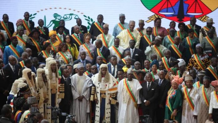 Conseil constitutionnel: les 11 membres prêtent (finalement) serment