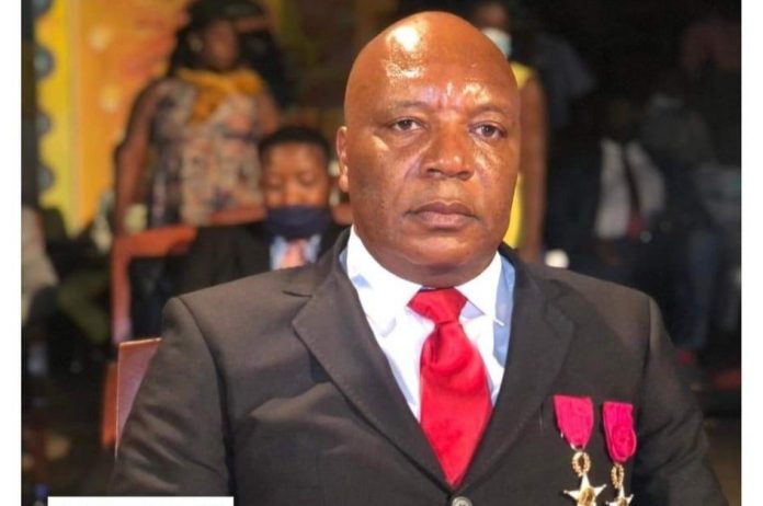 Le Pr François Marc Modzom suspend les cours dans une classe 2ème année à l’ESSTIC