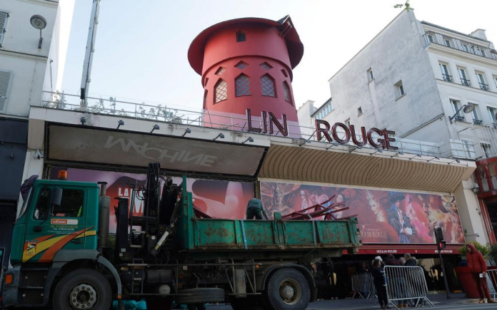Chute des ailes du Moulin Rouge: « comme si on coupait la tête de la tour Eiffel »