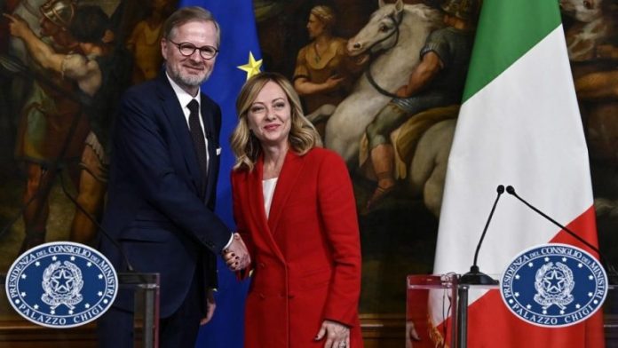 L’UE adopte le pacte migratoire mais des pays veulent aller au-delà