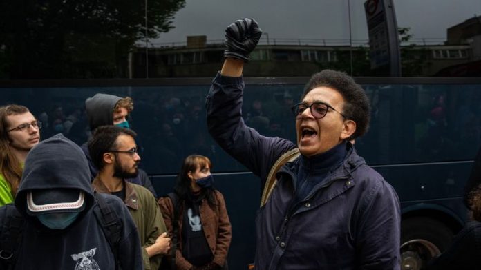 Royaume-Uni: mobilisations pour empêcher l’arrestation de migrants expulsables vers le Rwanda