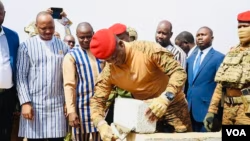 Burkina: cinq ans de plus pour le régime militaire du capitaine Traoré