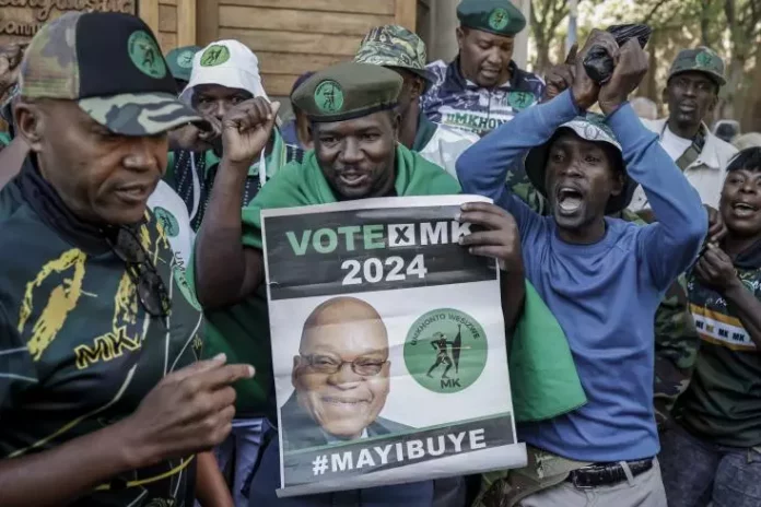 Afrique du Sud: l’ex-président Zuma exclu des élections à 9 jours du vote