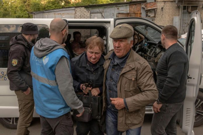 Ukraine: Moscou affirme gagner du terrain dans la région de Kharkiv, plus de 4.000 personnes évacuées