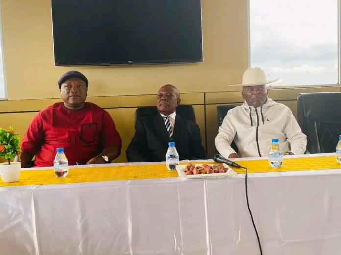 Les présidents de clubs de l’ACFPC préparent une action en justice contre la FECAFOOT