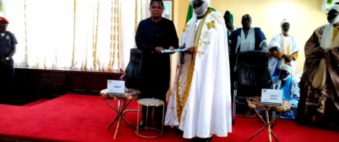 Paul Atanga Nji reçoit la visite du Lamido de Maroua