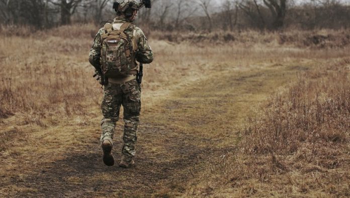 Ukraine: les députés adoptent un texte permettant la mobilisation de détenus dans l’armée