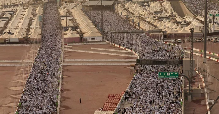 Les fidèles accomplissent le dernier grand rituel du hajj, au premier jour de l’Aïd
