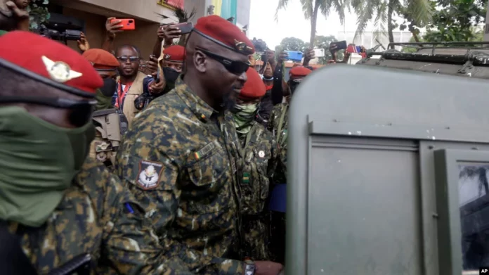 Guinée: deux officiels écroués après avoir accusé la junte d’acheter la presse