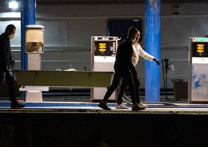 Italie: un migrant arrêté pour avoir tué une adolescente sur un bateau naufragé