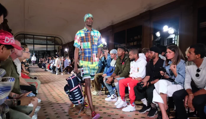 A Paris, de Kenzo à Wales Bonner et LGN, la mode masculine passe du rire aux larmes