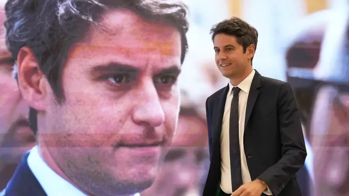 Législatives: la France entre extrême droite et coalition introuvable