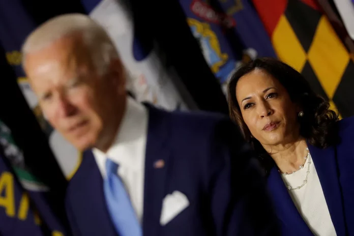 Kamala Harris en pole position pour remplacer Biden dans une campagne bousculée