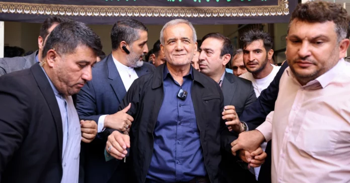 Le réformateur Pezeshkian remporte la présidentielle en Iran