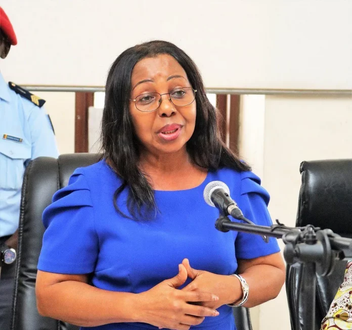 Le gouvernement ferme 171 établissements secondaires