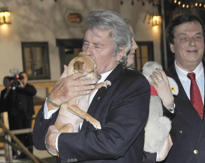 Alain Delon, mythe du 7e art, s’est éteint
