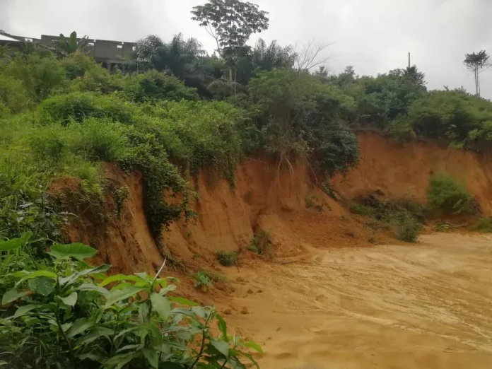 Exploitation de carrières de terre : Une menace d’éboulements plane sur Bomono gare