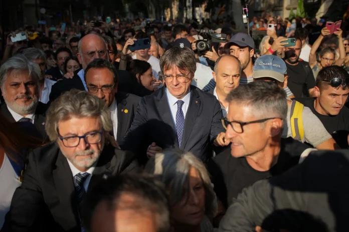 Carles Puigdemont dit être revenu en Belgique après son apparition éclair à Barcelone