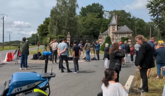 A Douchy, dernière demeure d’Alain Delon, on pleure un voisin « pas comme les autres »
