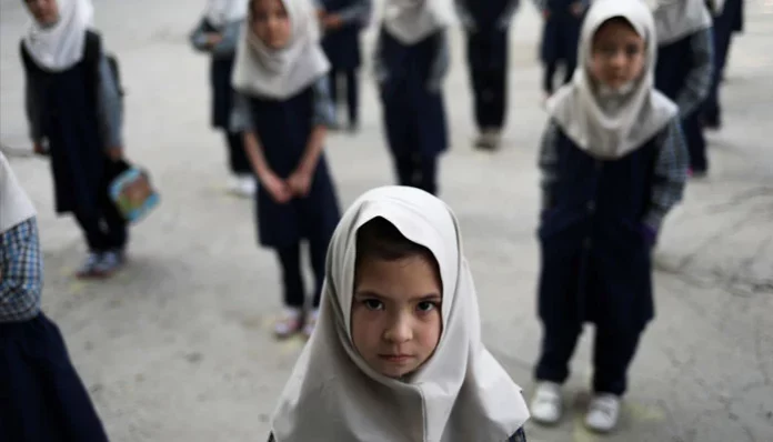 En Afghanistan, 1,4 million de filles « délibérément privées d’école » par les talibans