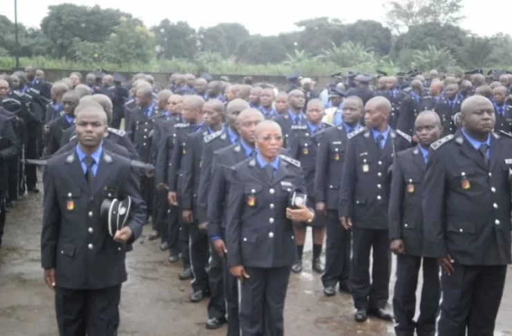 Spécialistes du faux parmi les forces de l'ordre : révélations choc