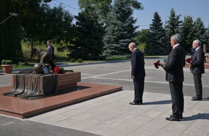 Russie: Poutine compare l’offensive de Koursk au massacre de Beslan en 2004