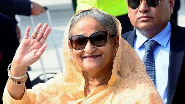Bangladesh: la Première ministre fuit en hélicoptère, l’armée prend la main