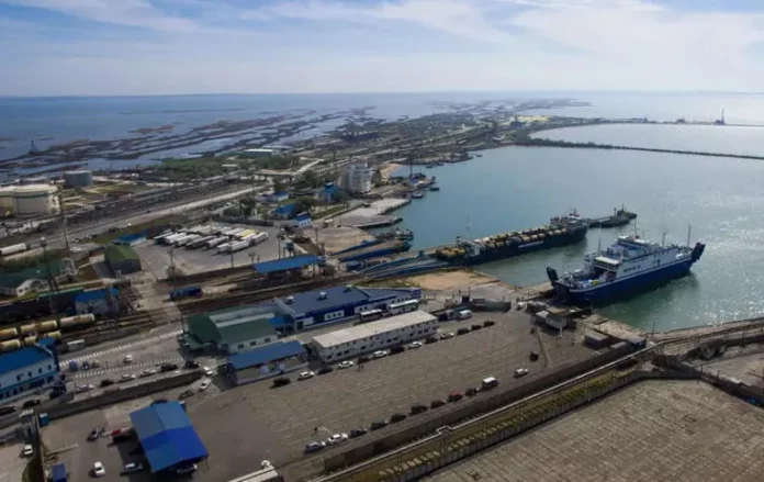 Russie : un ferry chargé de carburant coule près de la Crimée après une attaque ukrainienne