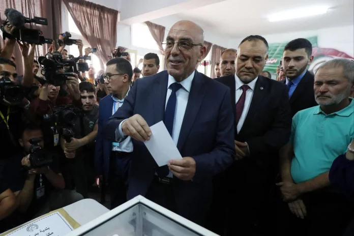 Les Algériens élisent leur président, Tebboune grand favori