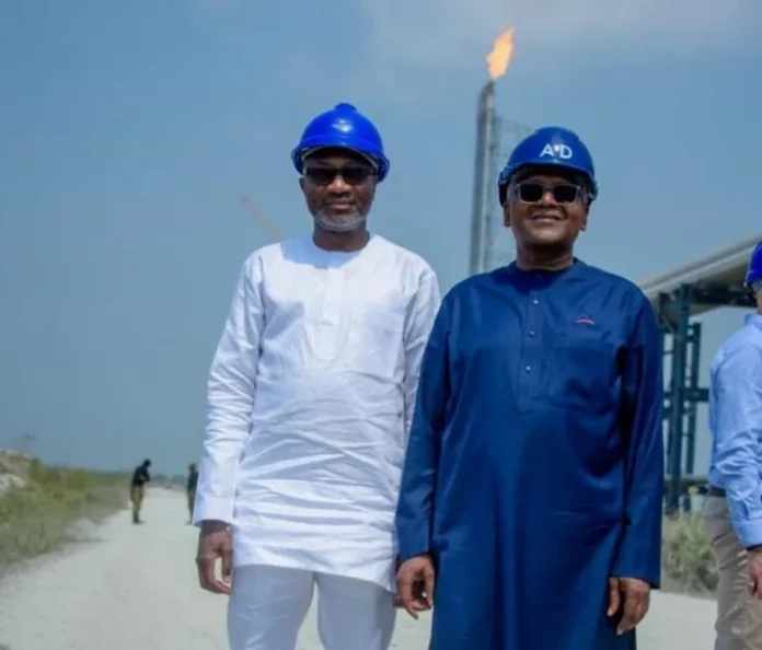 Nigeria: la méga-raffinerie de Dangote commence à produire de l’essence