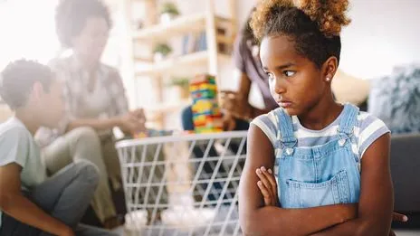 L’aliénation parentale, un concept controversé, pointé contre les mères