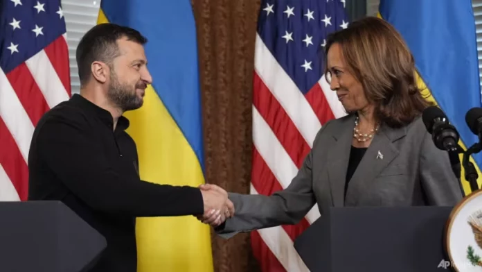 Zelensky reçoit l’aide de Biden et une promesse de soutien de Harris