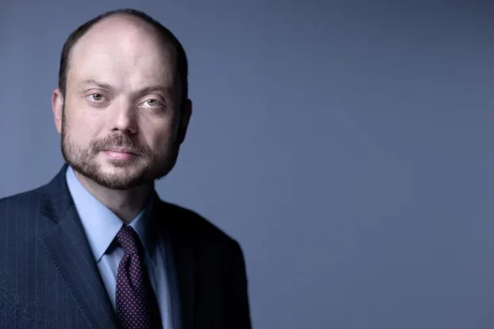 Poutine doit perdre la guerre et la « face » en Ukraine, dit l’opposant russe Kara-Mourza à l’AFP