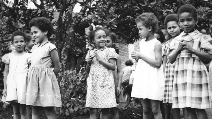 La ségrégation subie par les métis des ex-colonies en procès en Belgique