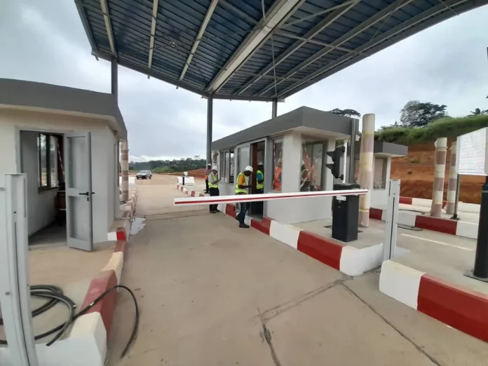 Deux femmes péagistes suspendues après une altercation avec un général à Nsimalen